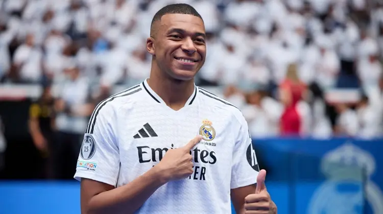 Does Kylian Mbappé Have Dental Aesthetics? The Secret of His Smile!